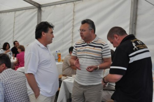 Muzică, hore şi voie bună la sărbătoarea câmpenească de la Albeşti